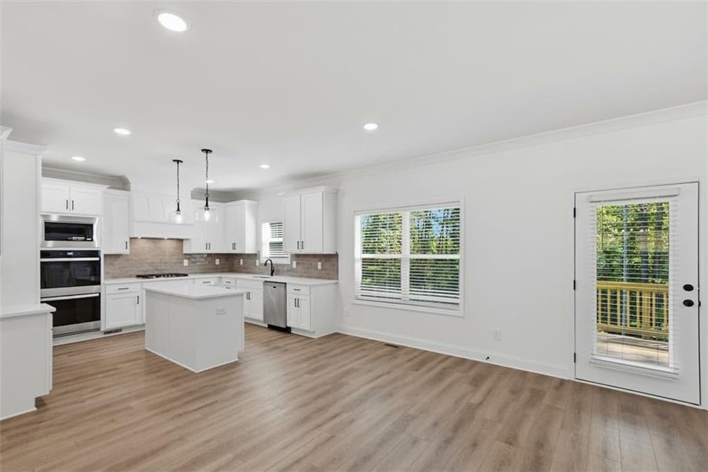 8275 Crooked Creek Drive — photo 11